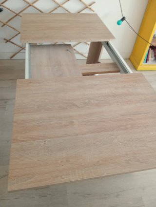 Mesa extensible de comedor madera clara y blanca