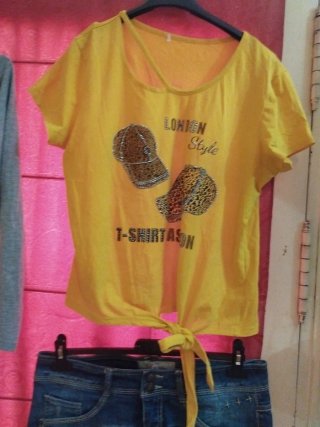 Lote Ropa Talla 40: Sudadera, Camiseta y Falda