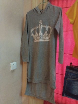 Lote Ropa Talla 40: Sudadera, Camiseta y Falda