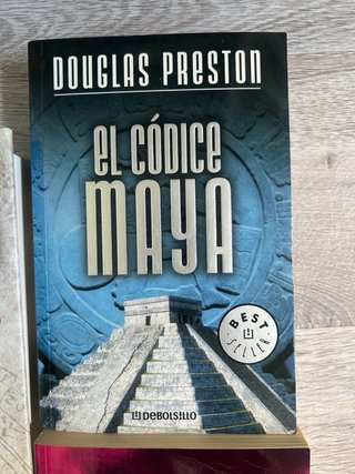 Lote 8 novelas thriller histórico y misterio