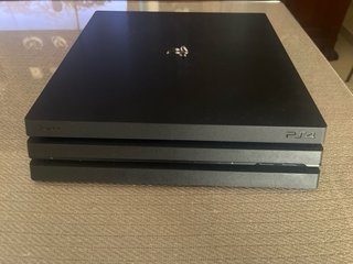 PS4 Pro + 2 Juegos (Riders Republic, Call of Duty)