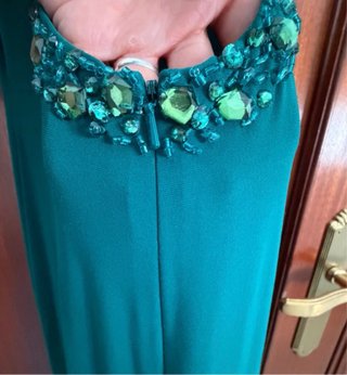 Vestido verde largo con pedrería