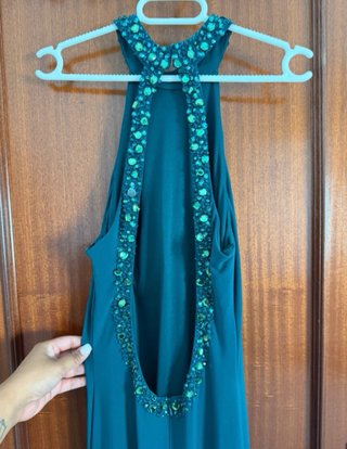 Vestido verde largo con pedrería