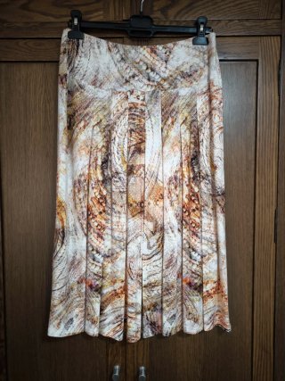 Conjunto Falda y Blusa Señora Beige Serpiente