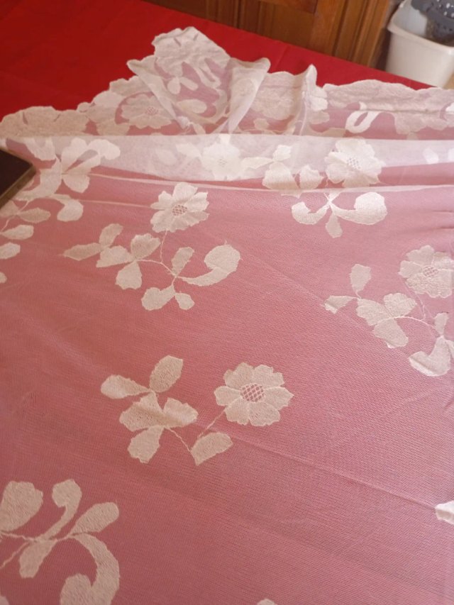 Mantilla encaje Granada bordada a mano