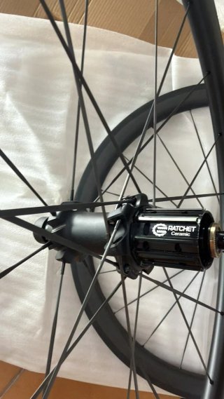 Ruedas carbono con radios carbono para zapata