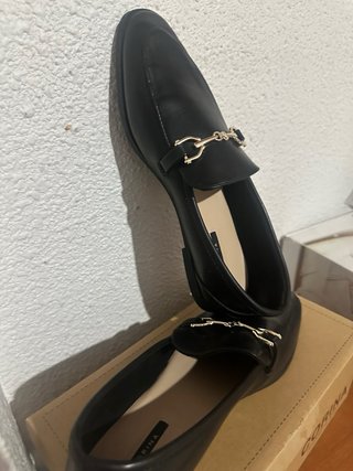 Zapatos Corina Negros con Hebilla Dorada
