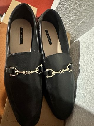 Zapatos Corina Negros con Hebilla Dorada