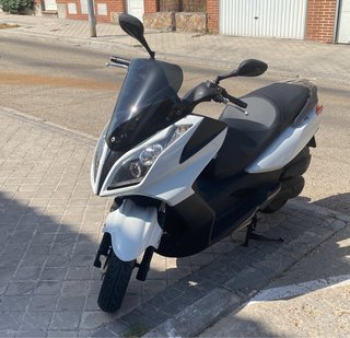 Kymco Super Dink 125cc blanca ITV recién pasada.
