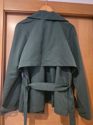 Gabardina corta verde