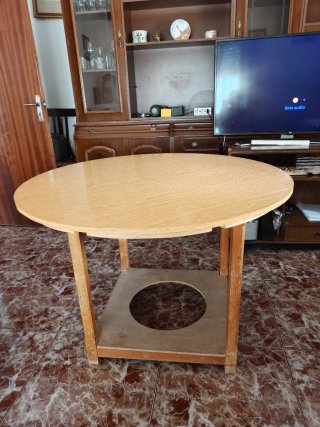 Mesa redonda de madera