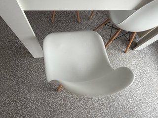 Mesa de comedor + 4 sillas (140x90cm)