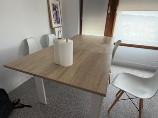 Mesa de comedor + 4 sillas (140x90cm)