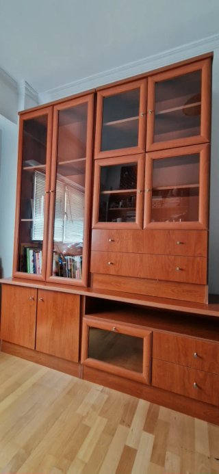 Mueble de comedor de madera