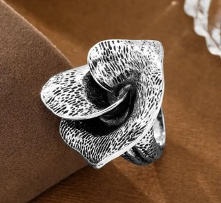 Anello vintage effetto martellato tg 8