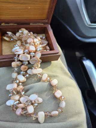Collana lunga pietre naturali rosa e bianche