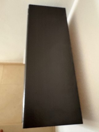 Zapatero de madera marrón