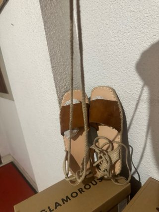Sandalias planas con cordones