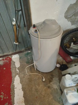 Calentador de agua Centro de 80 litros.