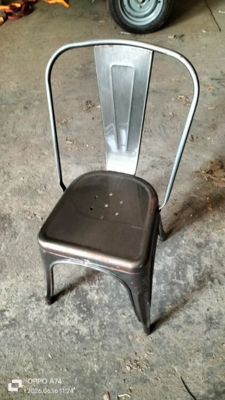 Sillas metálicas estilo industrial envejecido