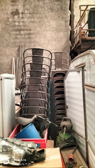 Sillas metálicas estilo industrial envejecido