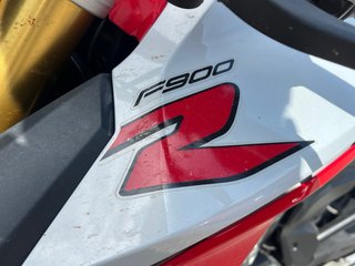 BMW F900R Naked Roja y Blanca