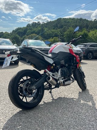 BMW F900R Naked Roja y Blanca