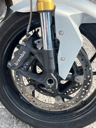 BMW F900R Naked Roja y Blanca