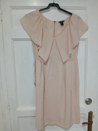 Vestido rosa palo con cinturón dorado