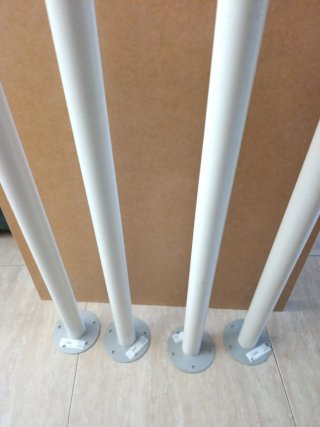 Mesa de escritorio blanca. 200mt x 60 cm.
