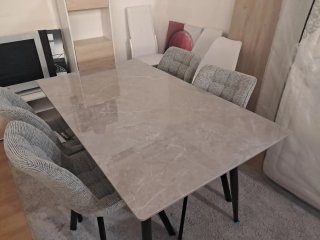 Mesa imitación mármol y metal