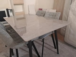 Mesa imitación mármol y metal