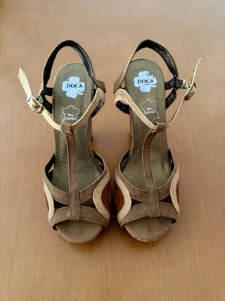 Sandalias Doca Piel Tacón Plataforma Beige Marrón