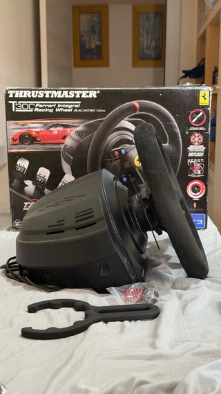 Volante Trustmaster T300 Ferrari Alcantara edition