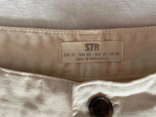 Pantalón beige Stradivarius