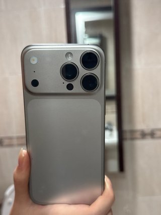 Carcasa convertir Iphone 15 Pro a Iphone 17 pro.