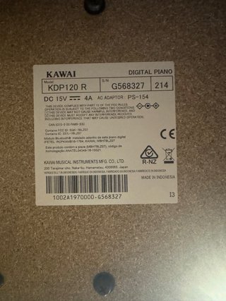 Piano Kawai con banqueta sin daños