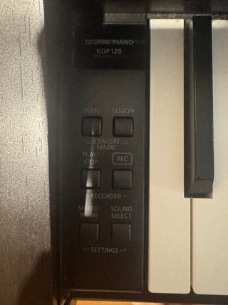 Piano Kawai con banqueta sin daños