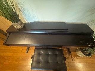 Piano Kawai con banqueta sin daños