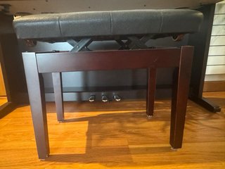 Piano Kawai con banqueta sin daños