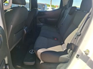 Nissan NP300 Navara doble cabina 4x4