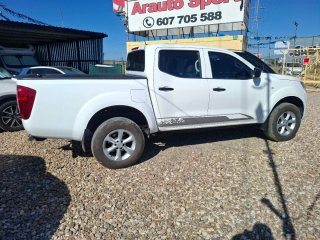 Nissan NP300 Navara doble cabina 4x4