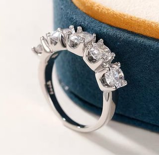 Anillo de Plata de Ley 925 con Moissanita