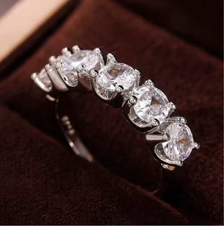 Anillo de Plata de Ley 925 con Moissanita