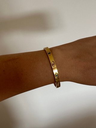 Pulsera dorada con ojos multicolor