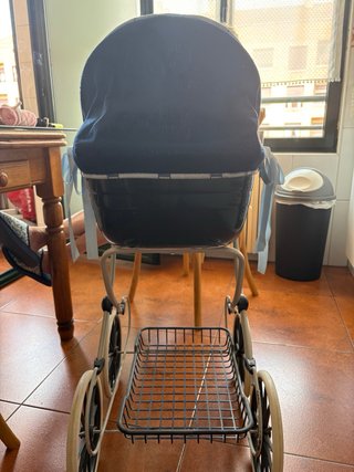Coche de muñecas azul marino