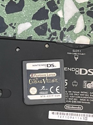 Nintendo DSi Nera + Gioco Professor Layton