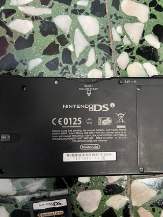 Nintendo DSi Nera + Gioco Professor Layton