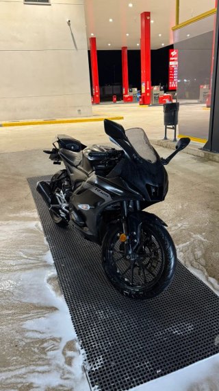 Yamaha YZF R125 Negra 2025