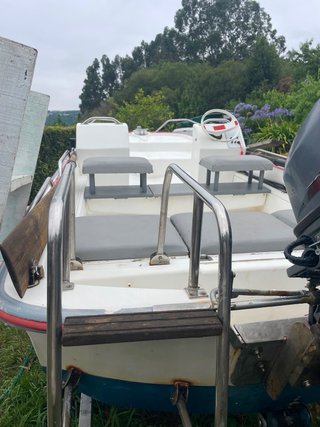 Planeadora con motor y remolque